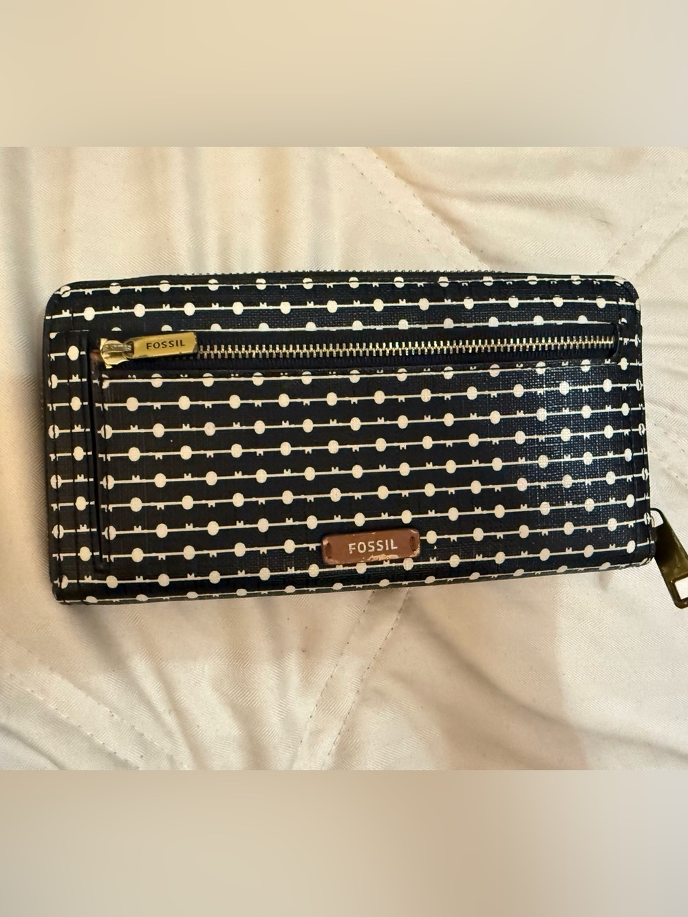 Fossil Navy Blue Wallet W/Cream Dot-Stripe Pattern 8”W X 4”H Zip Around see pics